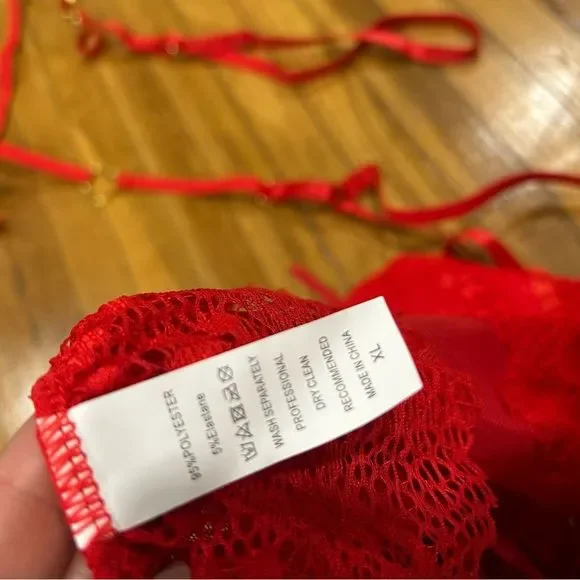NWT Red Floral Lace Underwire Bustier Garter Set With Heart Choker - Picture 9 of 10